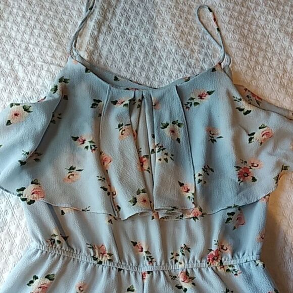 Romper    - Picture 3 of 7